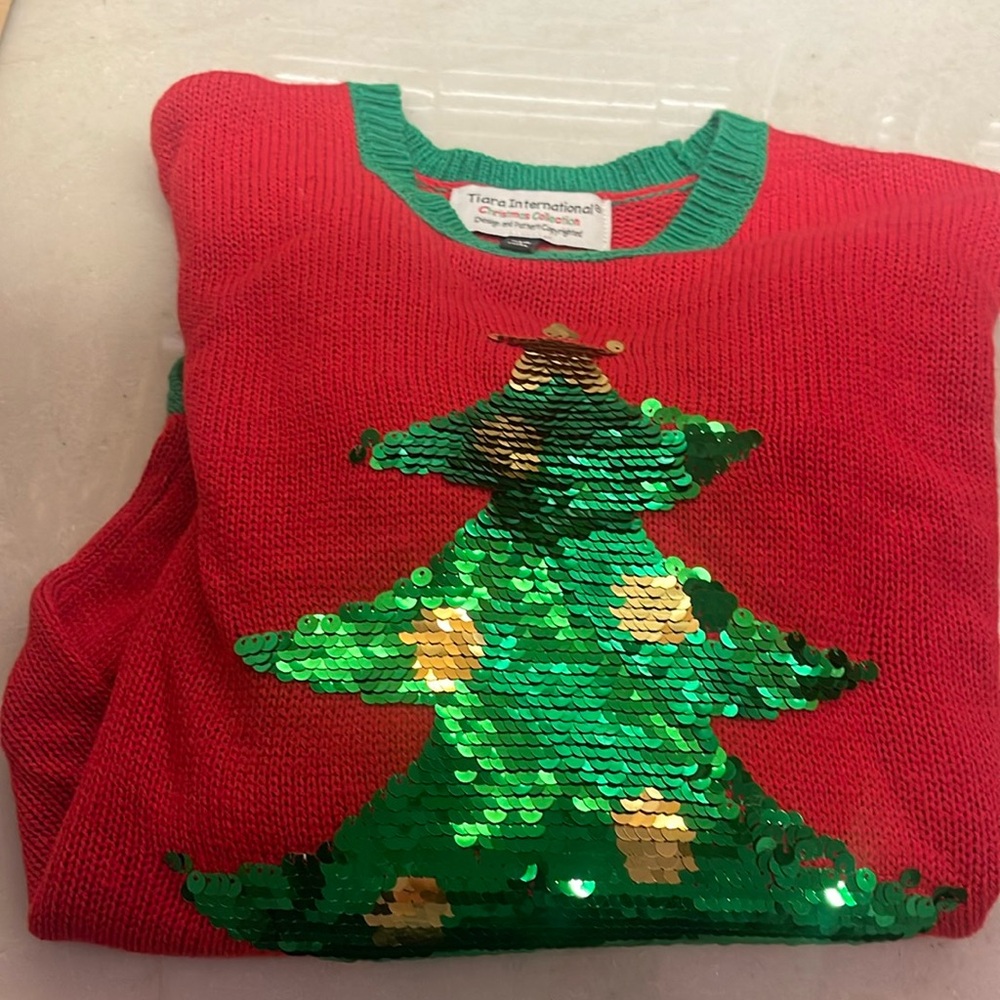 Absolutely adorable tiara international Christmas tree sequin sweater!
